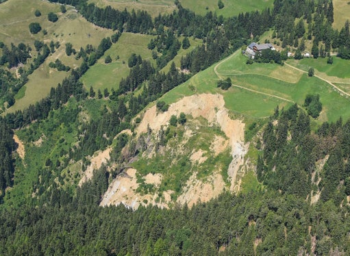 Frana di scivolamento rotazionale a valle del maso Thaler a Plata, comune di Perca, 2022