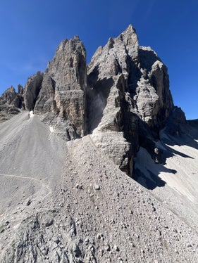 Crollo in roccia dalla Croda dei Toni, Sentiero 101-103, Comune di Sesto, 2024
