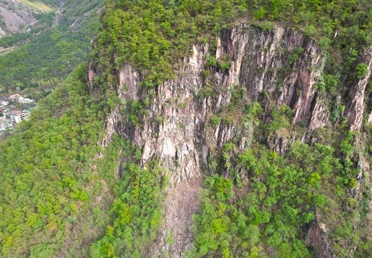 Crollo in roccia a monte delle strada di accesso al cantiere della circonvallazione di Bronzolo, Comune di Bronzolo, 2025