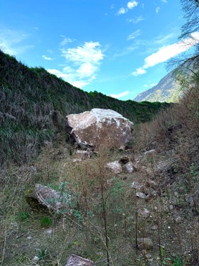 Crollo in roccia a monte delle strada di accesso al cantiere della circonvallazione di Bronzolo, Comune di Bronzolo, 2025
