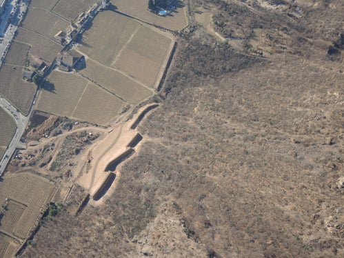 Steinschlagschutzdamm zur Reduzierung der Gefahr bergseitig der Kellerei Bozen