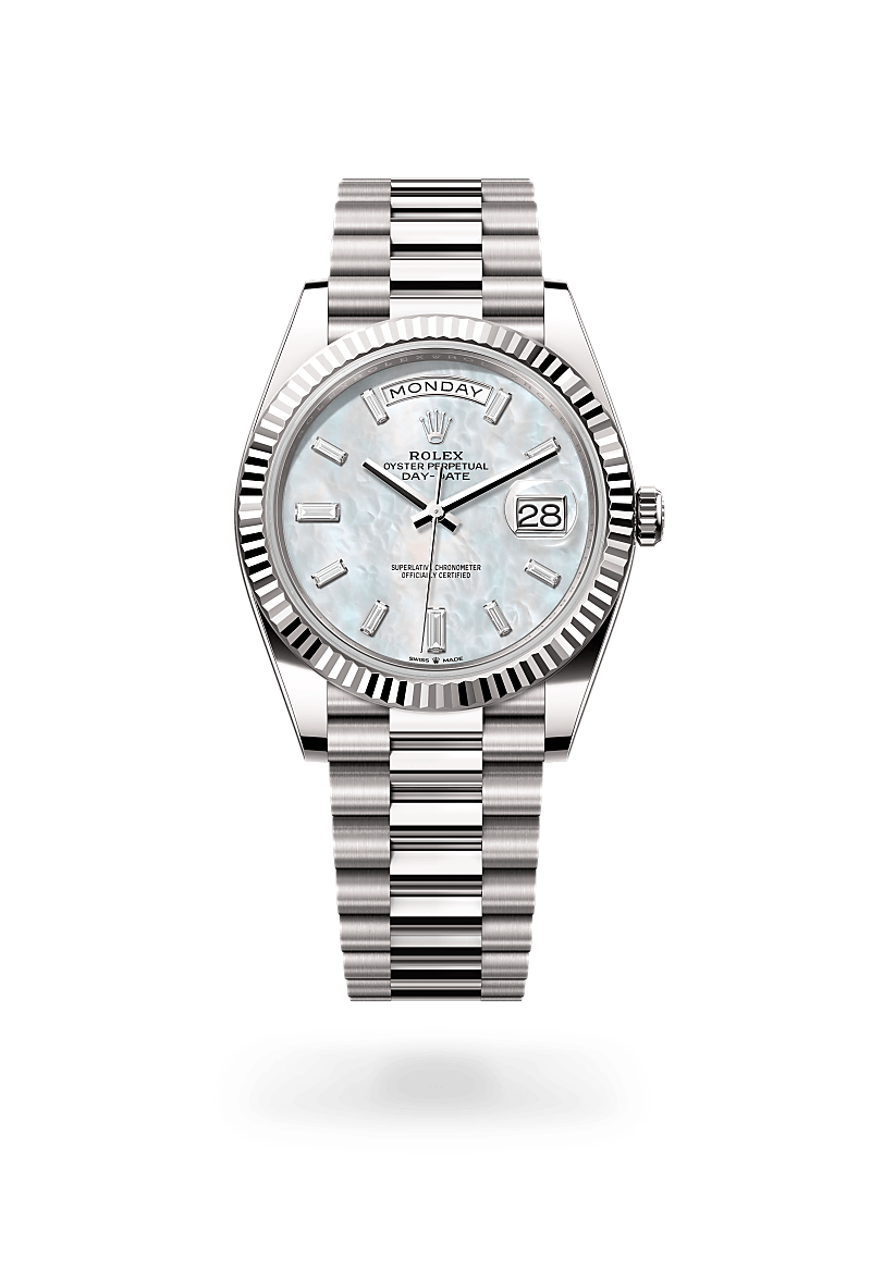 Rolex Day-Date 40 in Oyster, 40 mm, witgoud with a Wit parelmoer, bezet met diamanten dial, Gekarteld bezel, and President, halfronde driedelige schakels bracelet