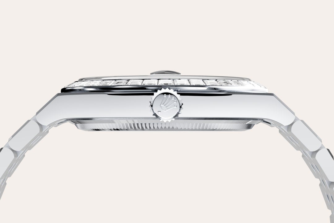 Rolex Land-Dweller 40 in Oyster, 40 mm, platina en diamanten with a IJsblauw, honingraatmotief bezet met diamanten dial, Bezet met diamanten bezel, and Flat Jubilee, vijfdelige massieve schakels bracelet