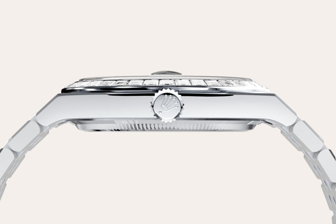 Rolex Land-Dweller 40 in Oyster, 40 mm, platina en diamanten with a IJsblauw, honingraatmotief bezet met diamanten dial, Bezet met diamanten bezel, and Flat Jubilee, vijfdelige massieve schakels bracelet