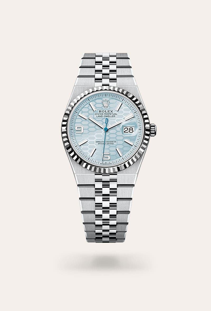 Rolex Land-Dweller 36 in Oyster, 36 mm, platina with a IJsblauw, honingraatmotief dial, Gekarteld bezel, and Platina bracelet