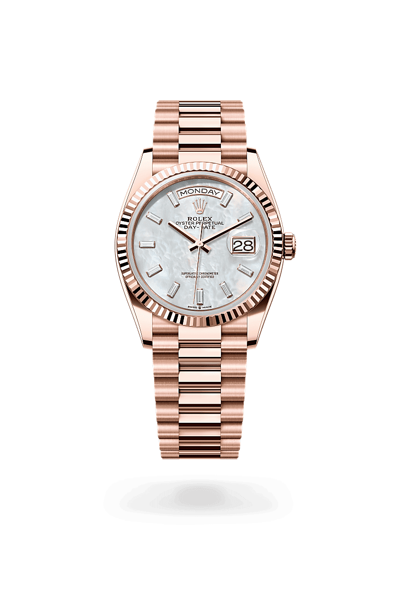 Rolex Day-Date 36 in Oyster, 36 mm, Everose-goud with a Wit parelmoer, bezet met diamanten dial, Gekarteld bezel, and President, halfronde driedelige schakels bracelet