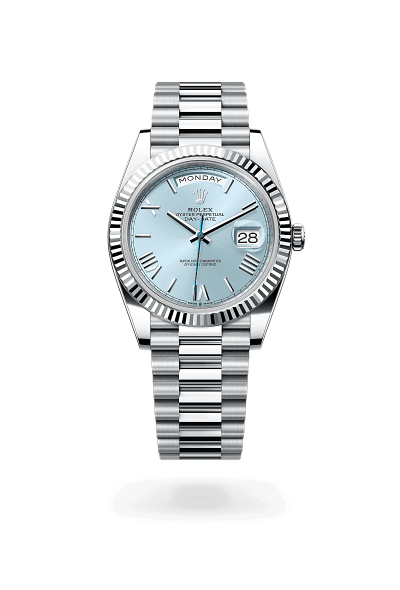 Rolex Day-Date 40 in Oyster, 40 mm, platina with a IJsblauw dial, Gekarteld bezel, and President, halfronde driedelige schakels bracelet