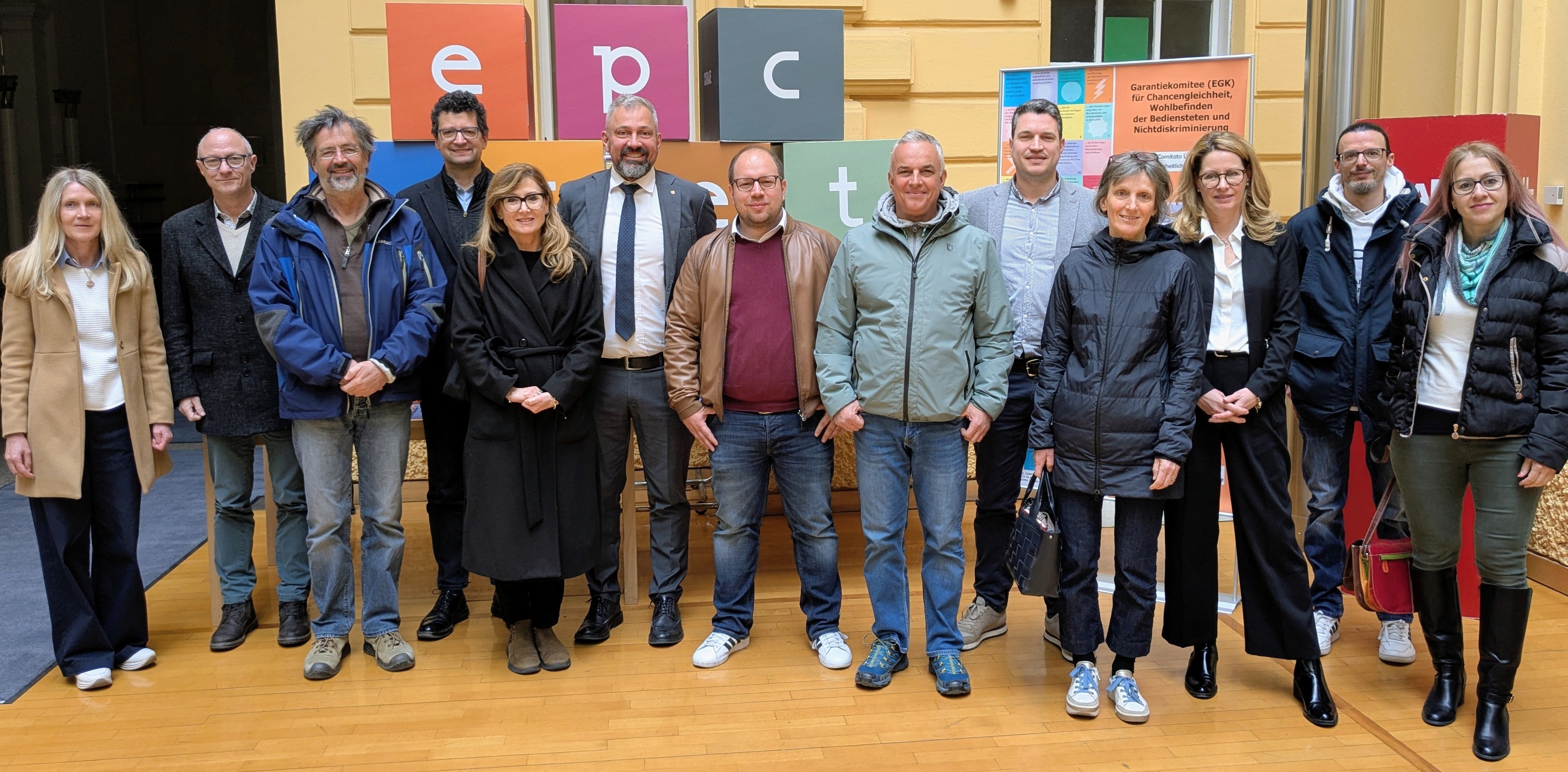 Comitato Unico di Garanzia 2026-2030:
Fila anteriore, sn/dx: Ewald Lardschneider, Valeria Ersilia Trevisan, Peter Paone, Günther Bassi, Ute Gebert, Martina Resch.
Fila posteriore, sn/dx: Eva Trenkwalder, Werner Pramstrahler, Günter Sölva, Alexander Steiner, Bernhard Lochmann, Silvia Seiwald, Bruno Ferdigg. (Non tutti i membri sono presenti.)