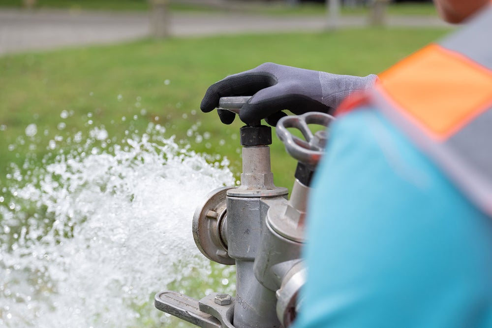 Evides medewerker spoelt waterkraan door