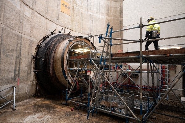 De werkzaamheden plaatsen van de eerste leiding.