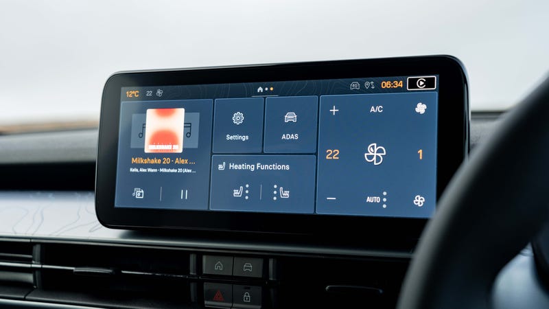 Jeep Avenger infotainment touchscreen