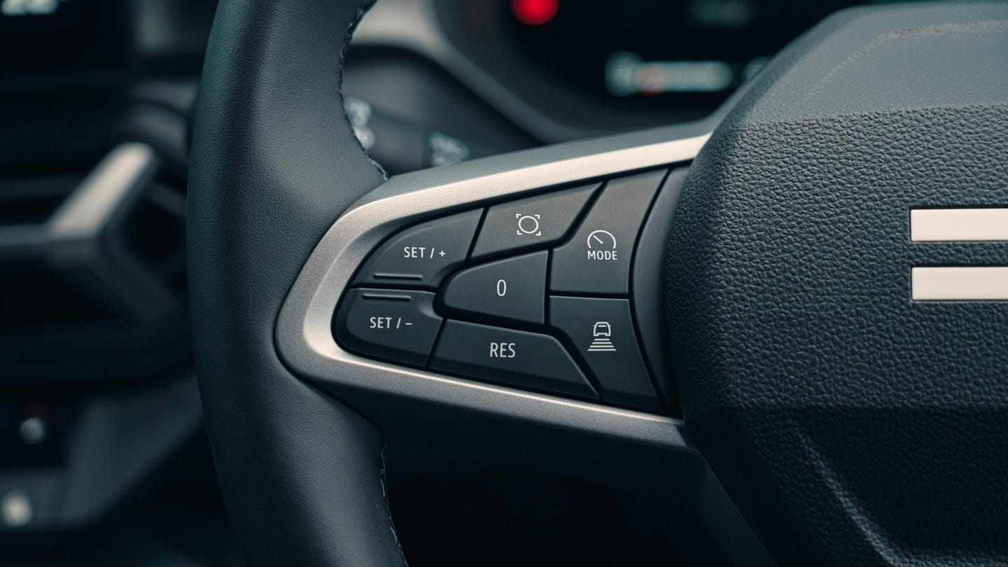 Dacia Bigster steering wheel buttons