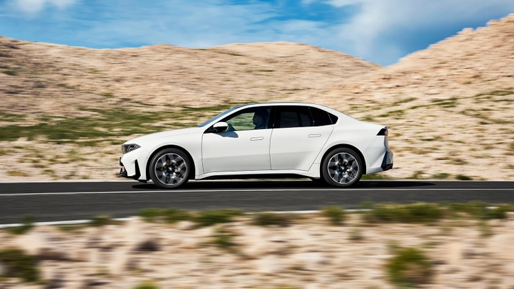 10 electric cars with the longest range 2026