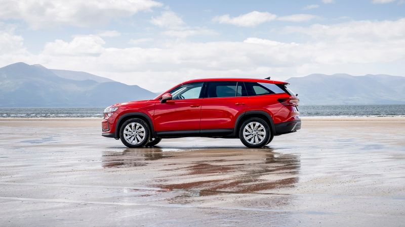 Skoda Kodiaq in red, side static shot