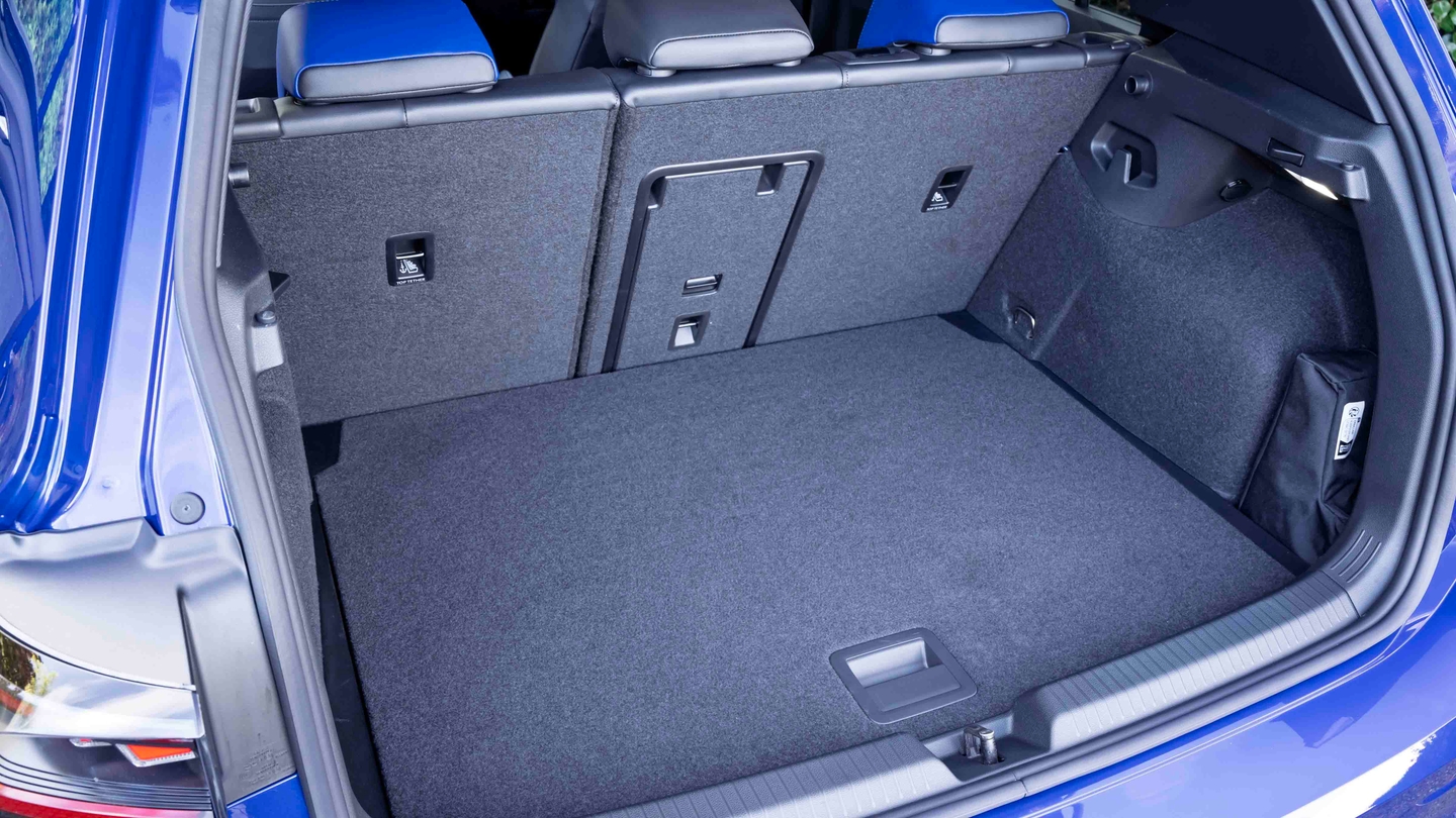VW Golf R boot