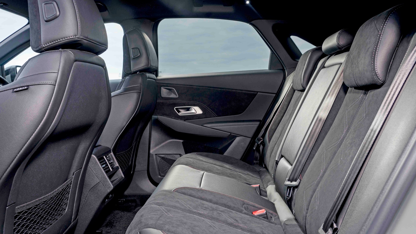 DS 7 rear seats