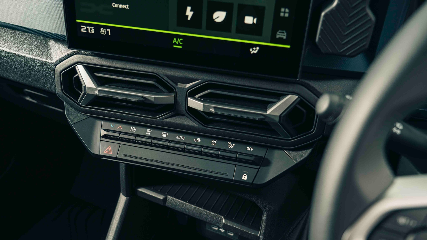 Dacia Duster climate controls