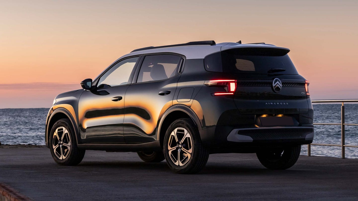 Citroen C3 Aircross rear/side view in sunset