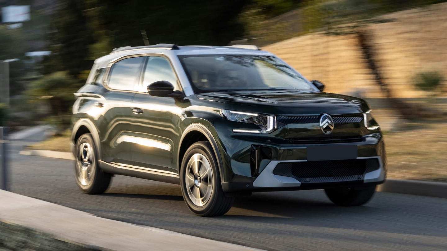 Citroen C3 Aircross driving