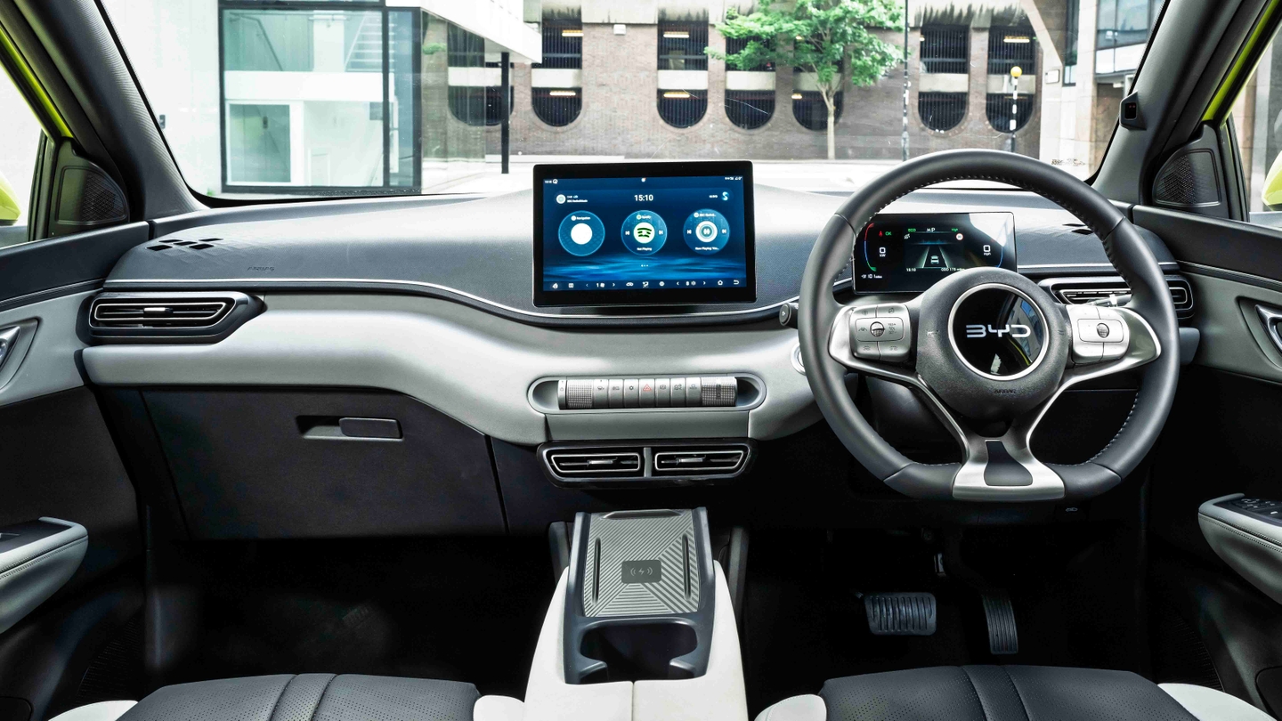 BYD Dolphin Surf interior