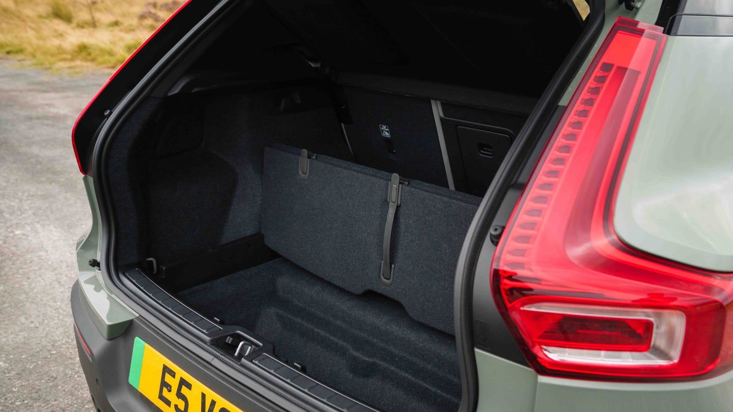 Volvo EX40 boot with underfloor storage