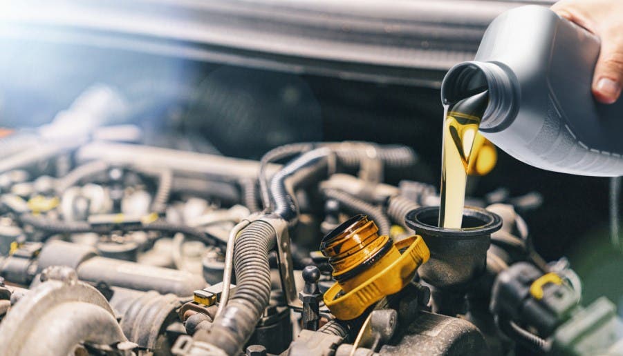 When And How To Change The Engine Oil And Filter On Your Car | Motorpoint