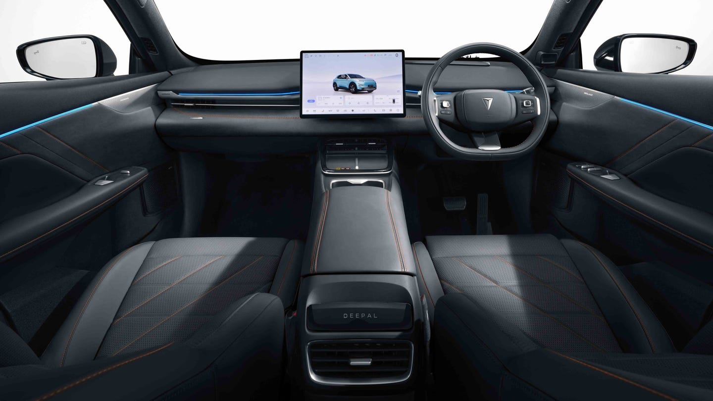 Changan Deepal S05 interior – black