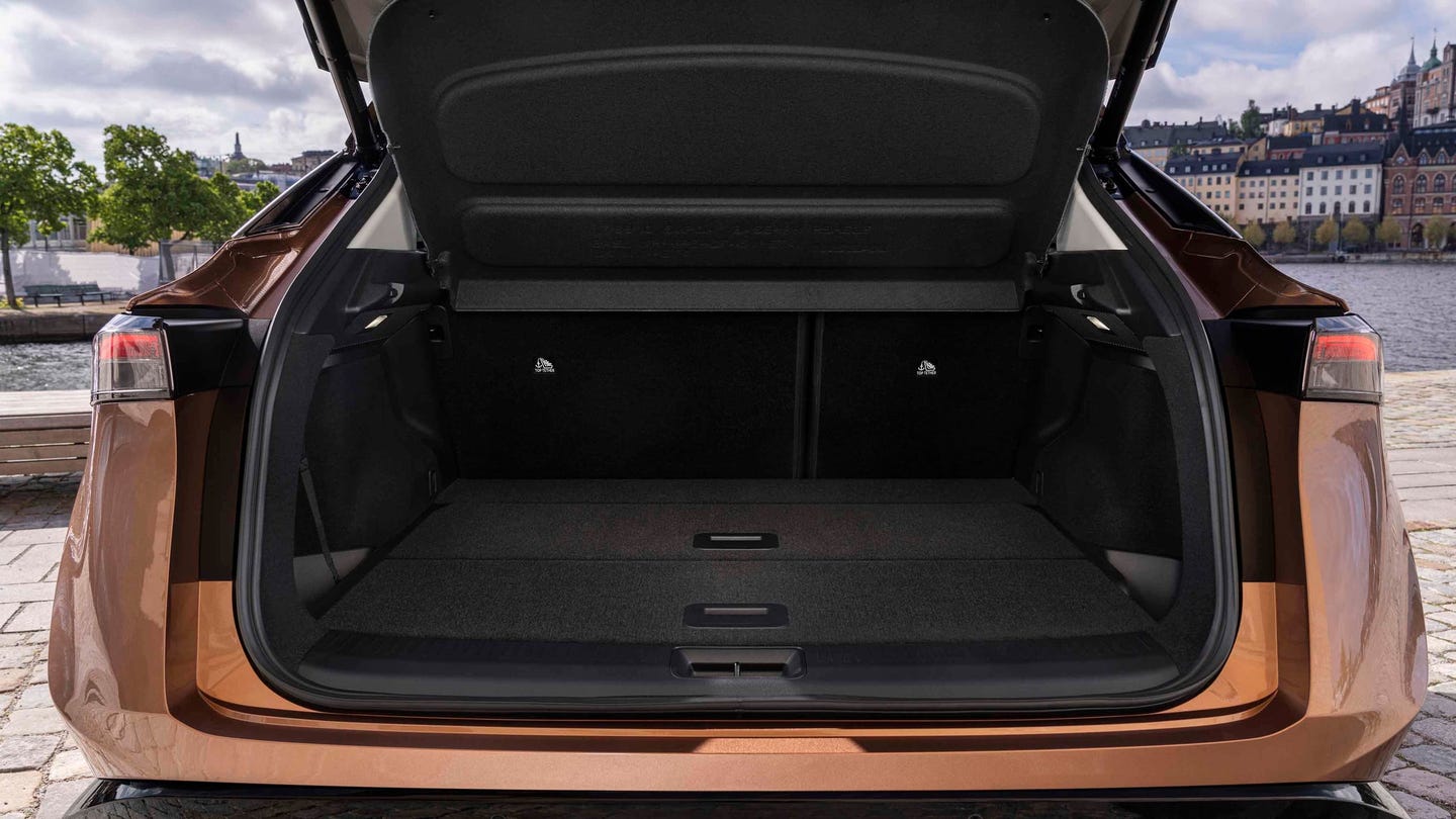 Nissan Ariya boot