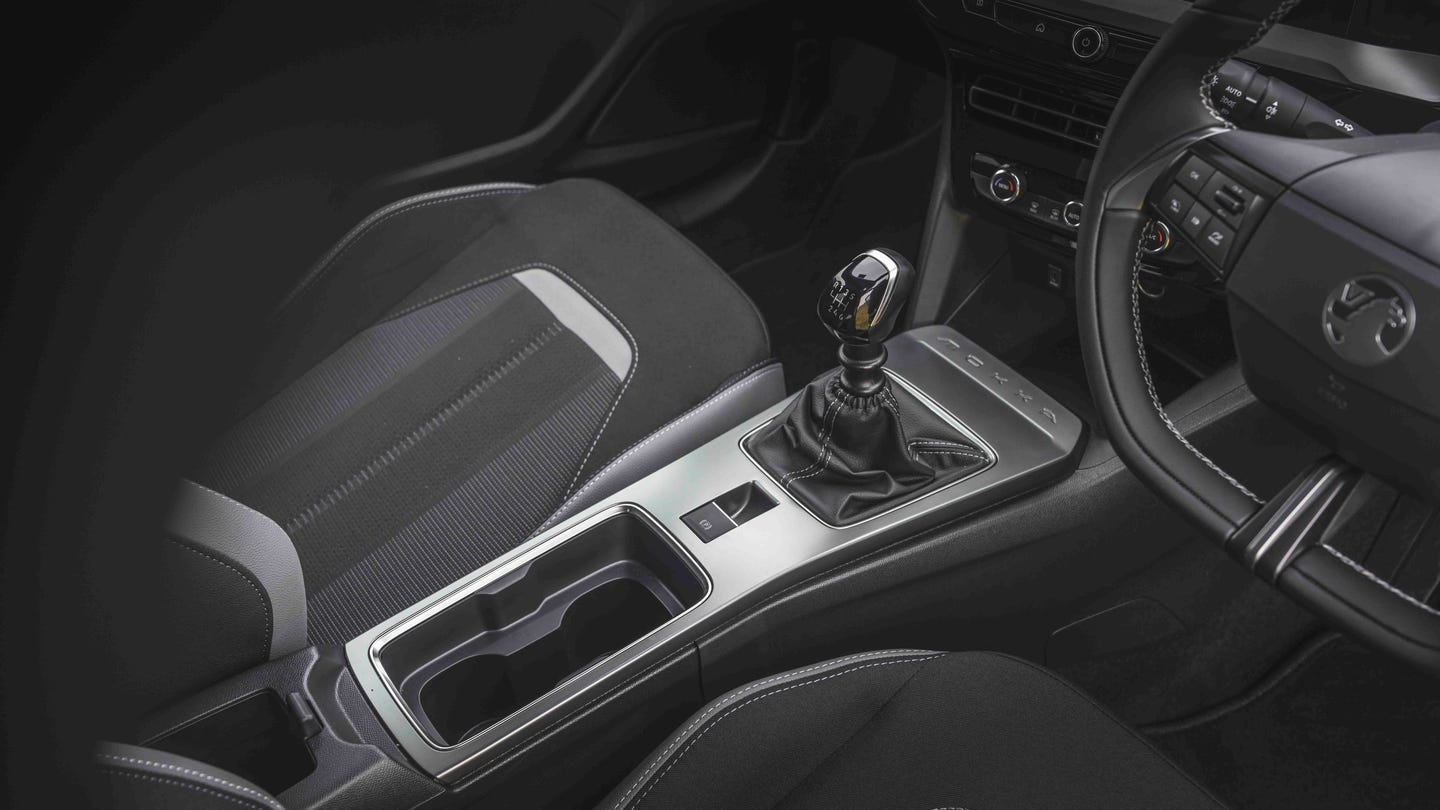 Vauxhall Mokka centre console