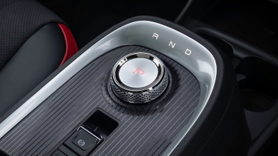 Ora 03 review centre console detail