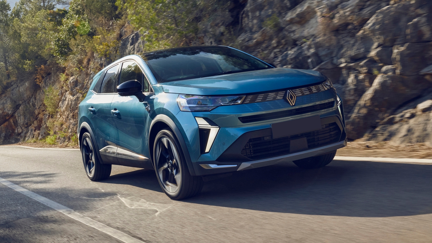 Renault Symbioz driving