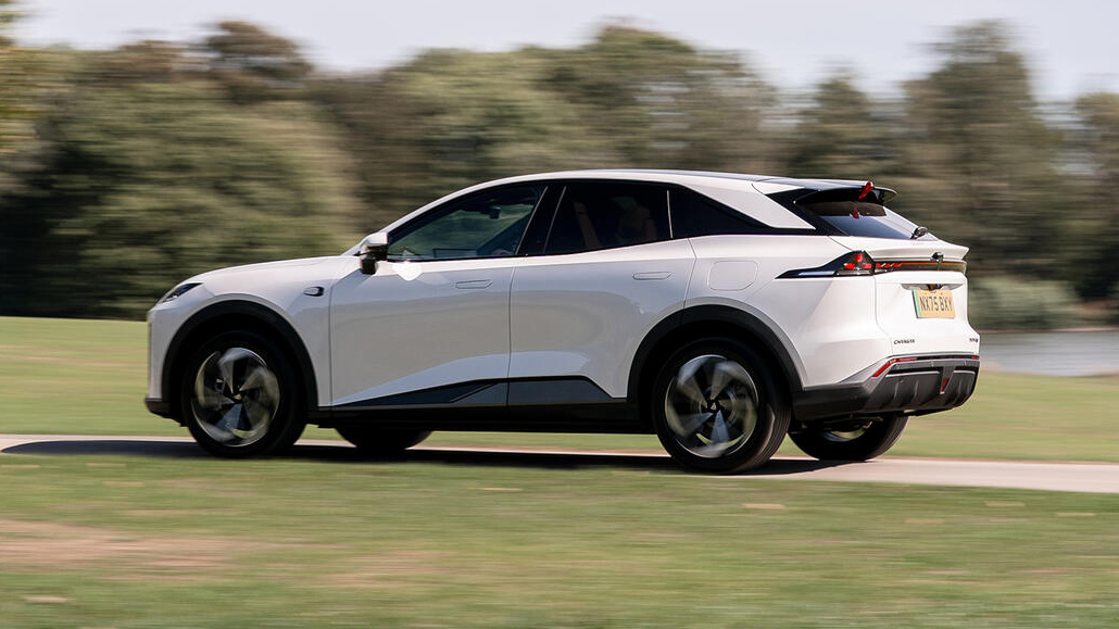 Changan Deepal S07 driving side view