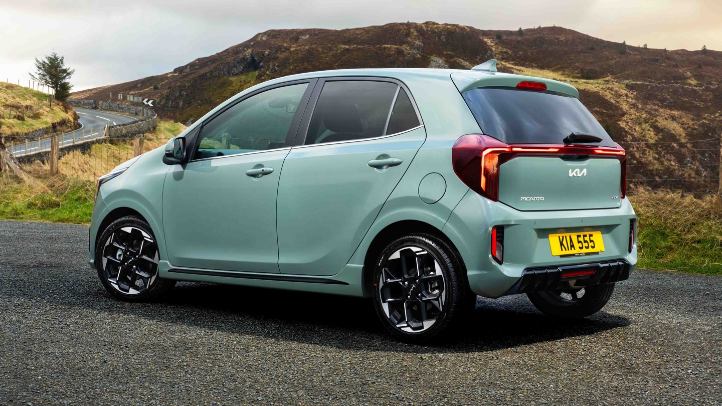 Kia Picanto review rear three quarter