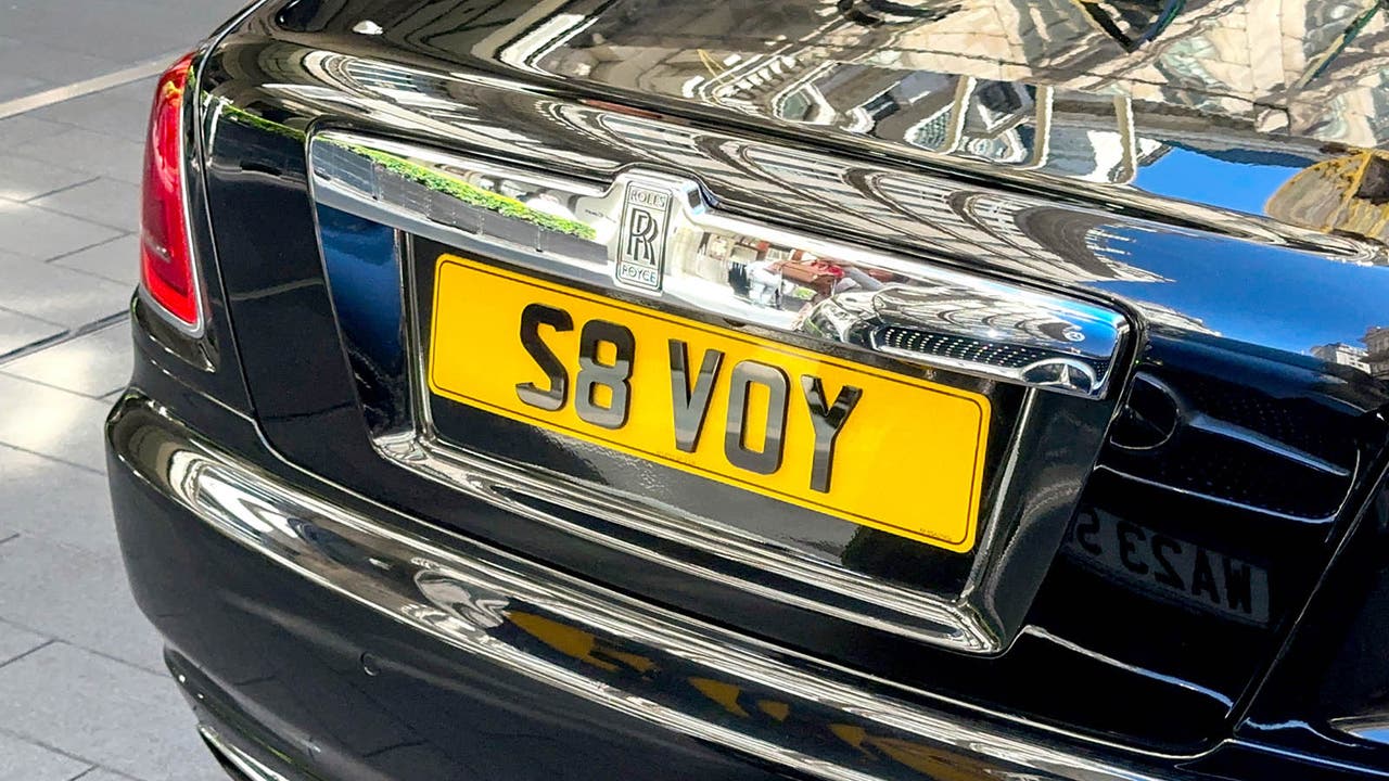 How to transfer a private number plate | Motorpoint