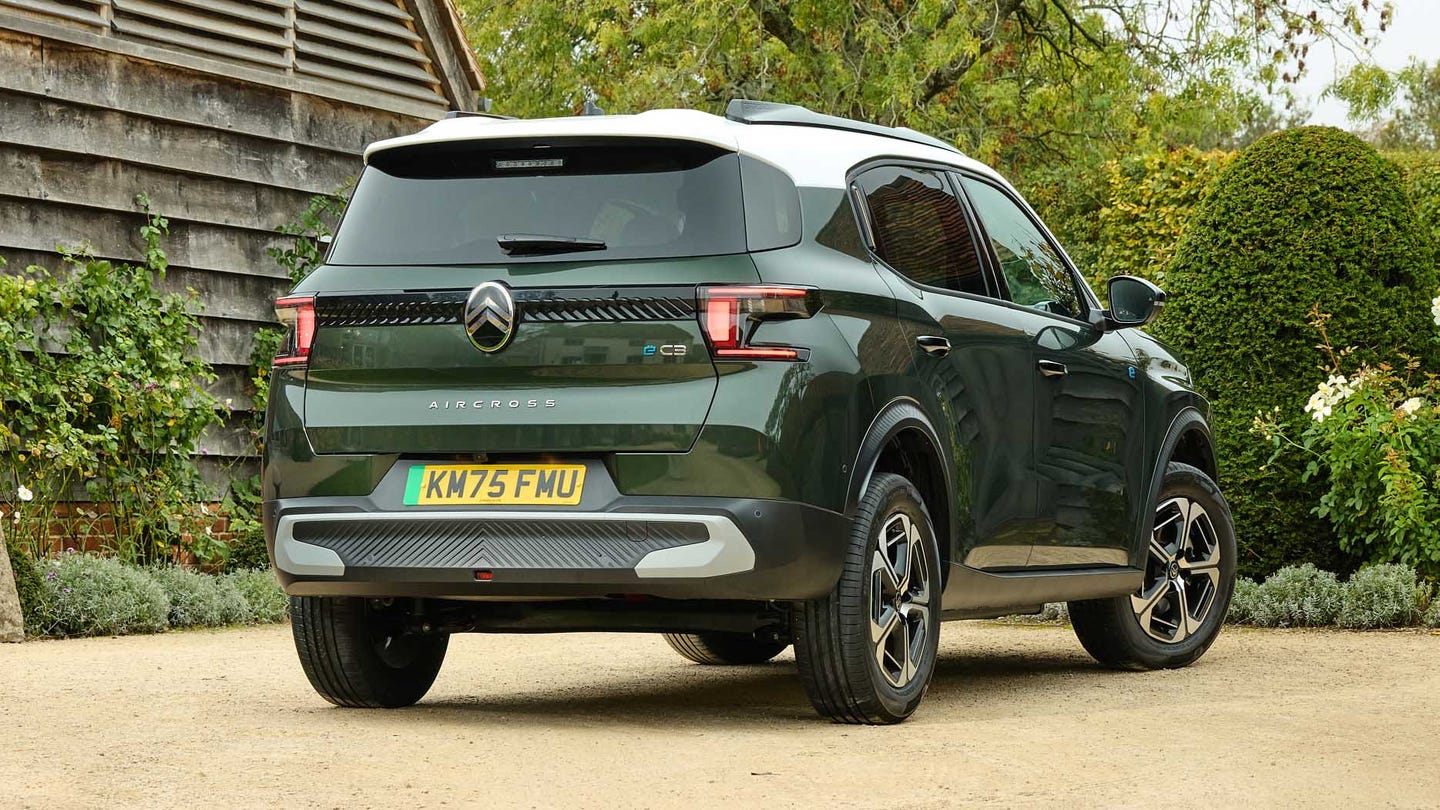 Citroen e-C3 Aircross rear view