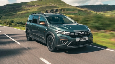 Dacia Jogger driving