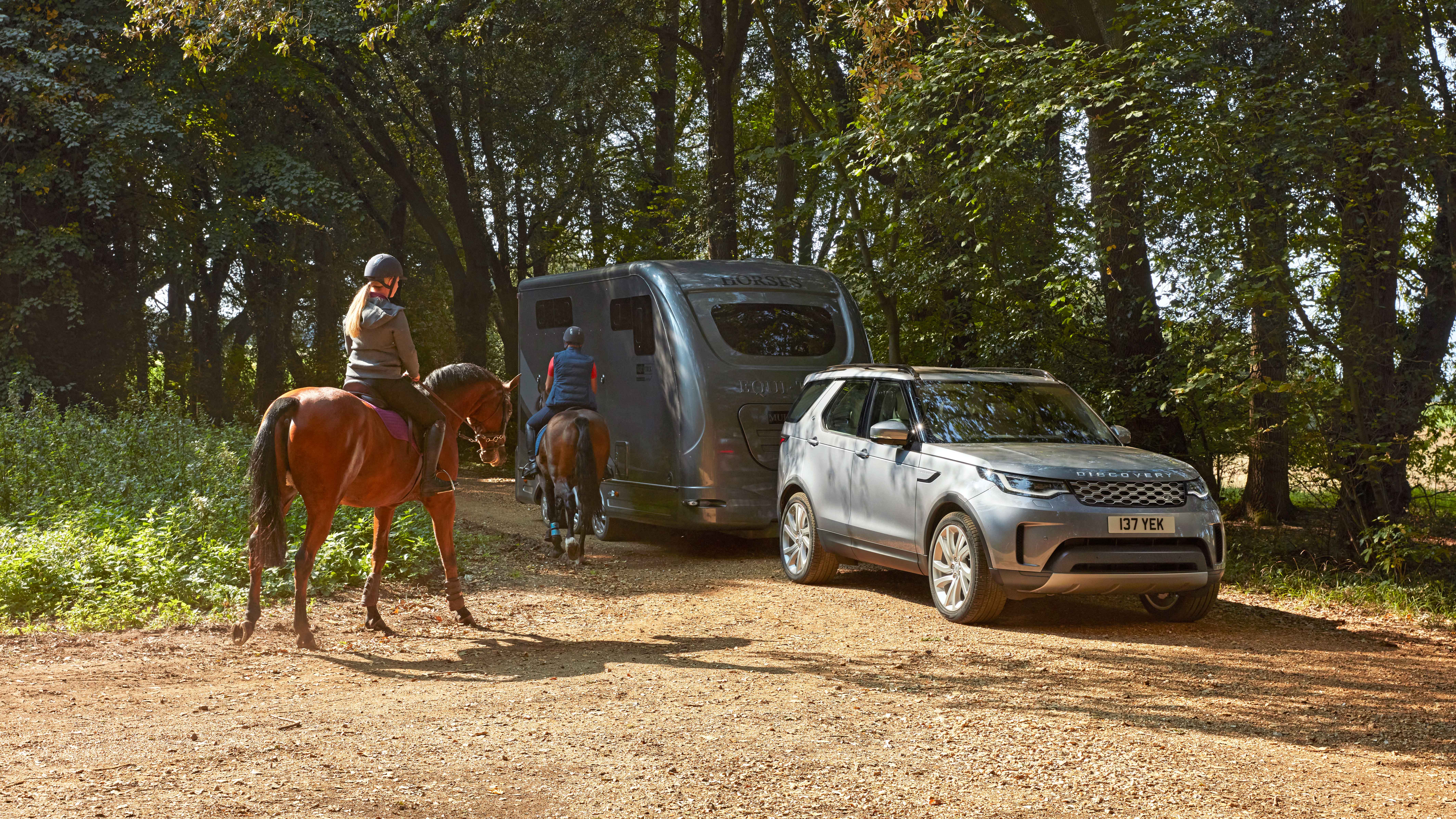 10 of the best cars for towing a horse trailer Motorpoint