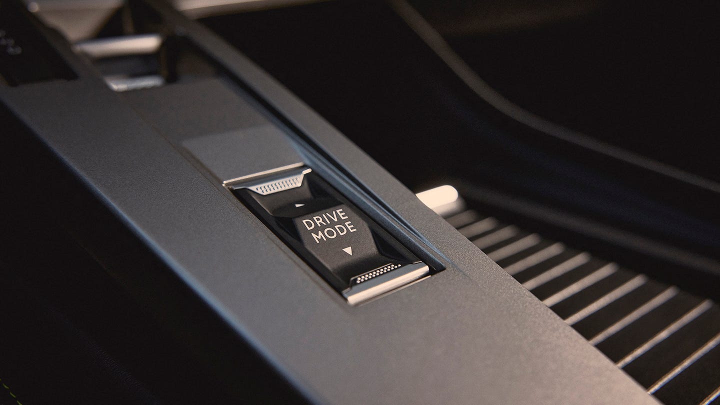 Review – Peugeot E-408 – centre console detail