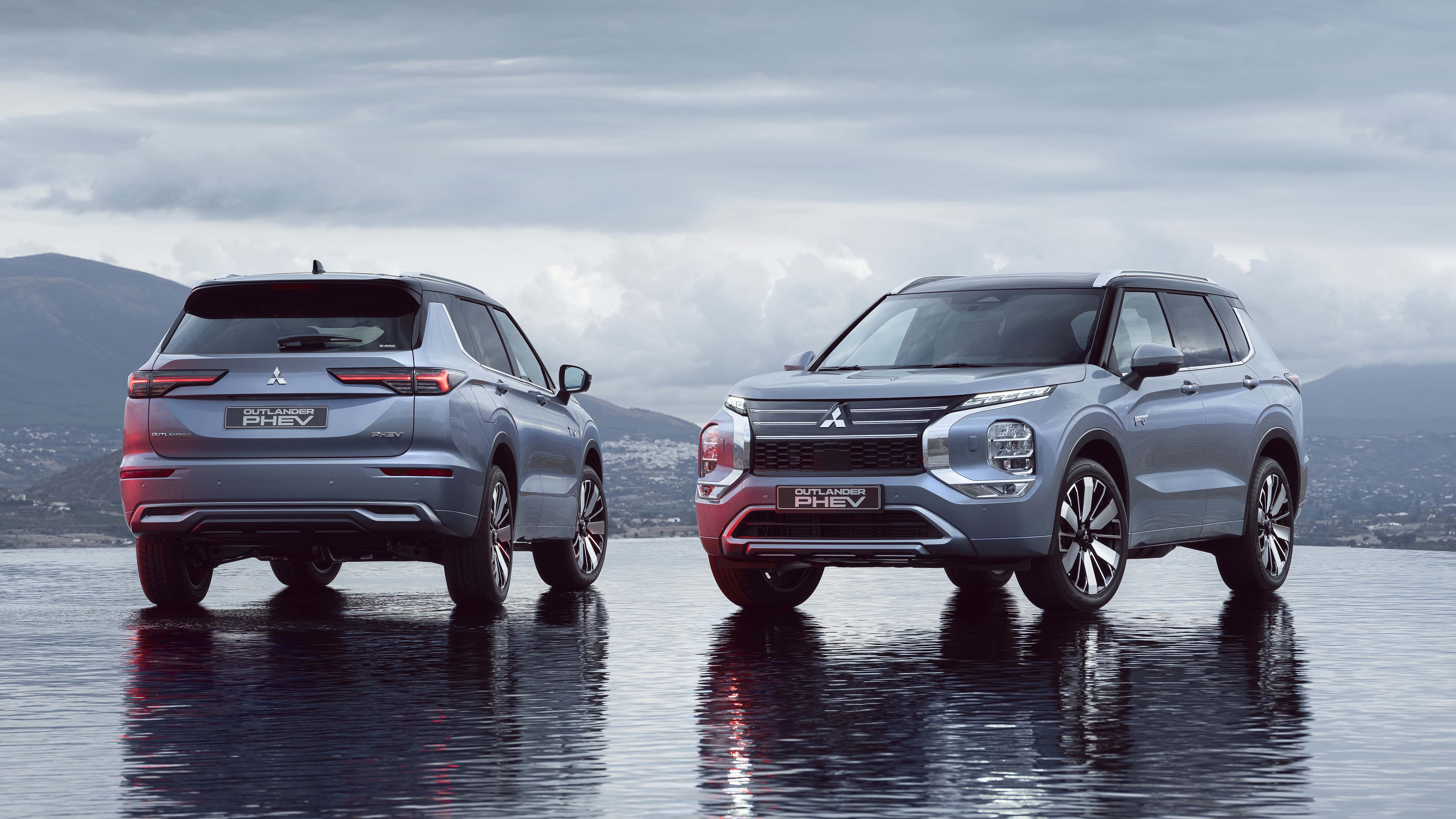 2026 Mitsubishi Outlander PHEV front and rear, static