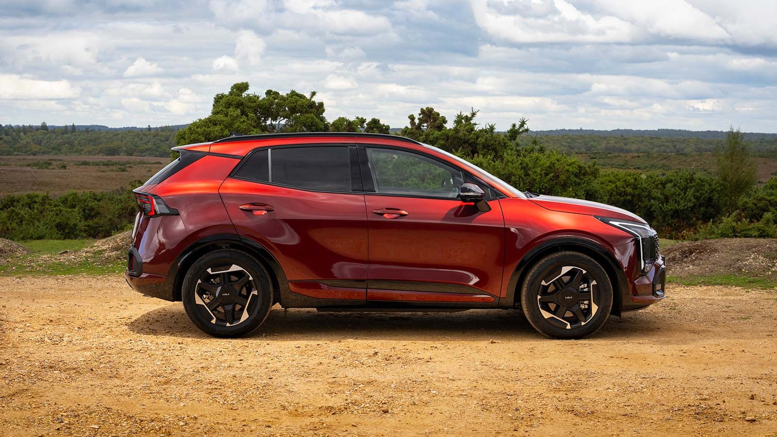 Kia Sportage in red, side static