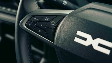 Dacia Duster steering wheel buttons