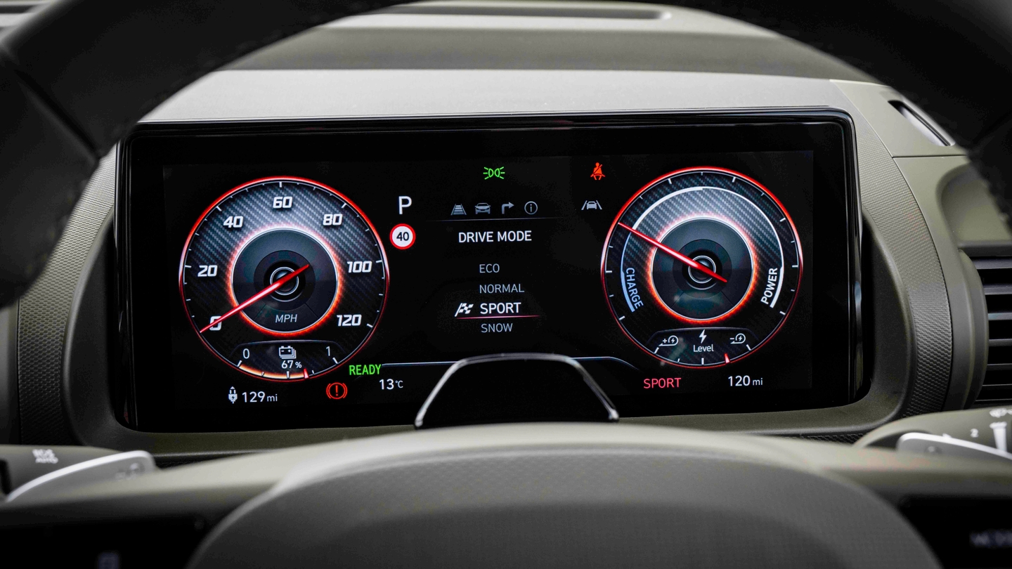 Hyundai Inster digital dials