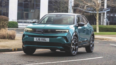 Vauxhall Mokka driving around corner