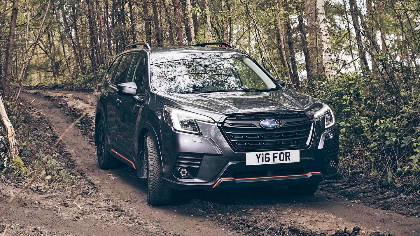 Subaru Forester off-road, front