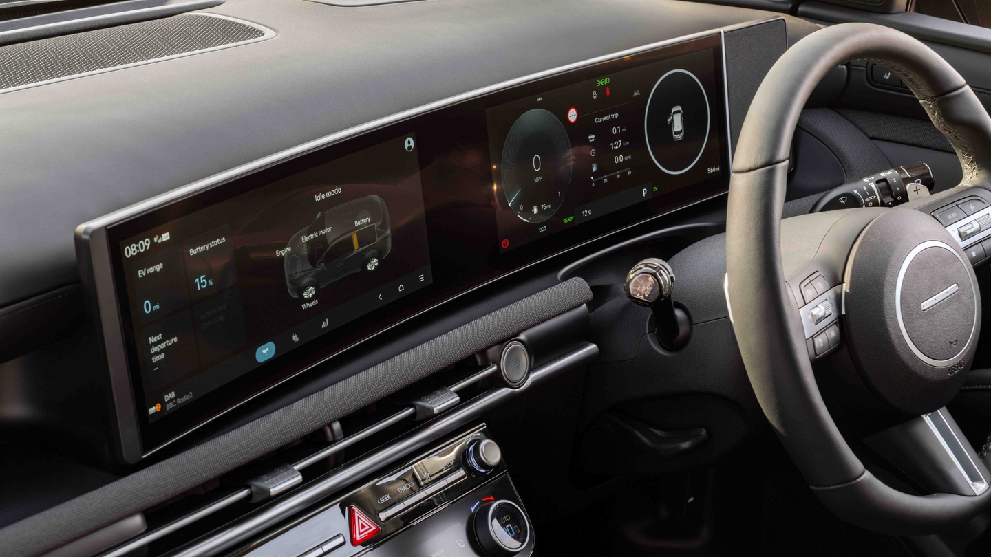 Hyundai Tucson dashboard screens