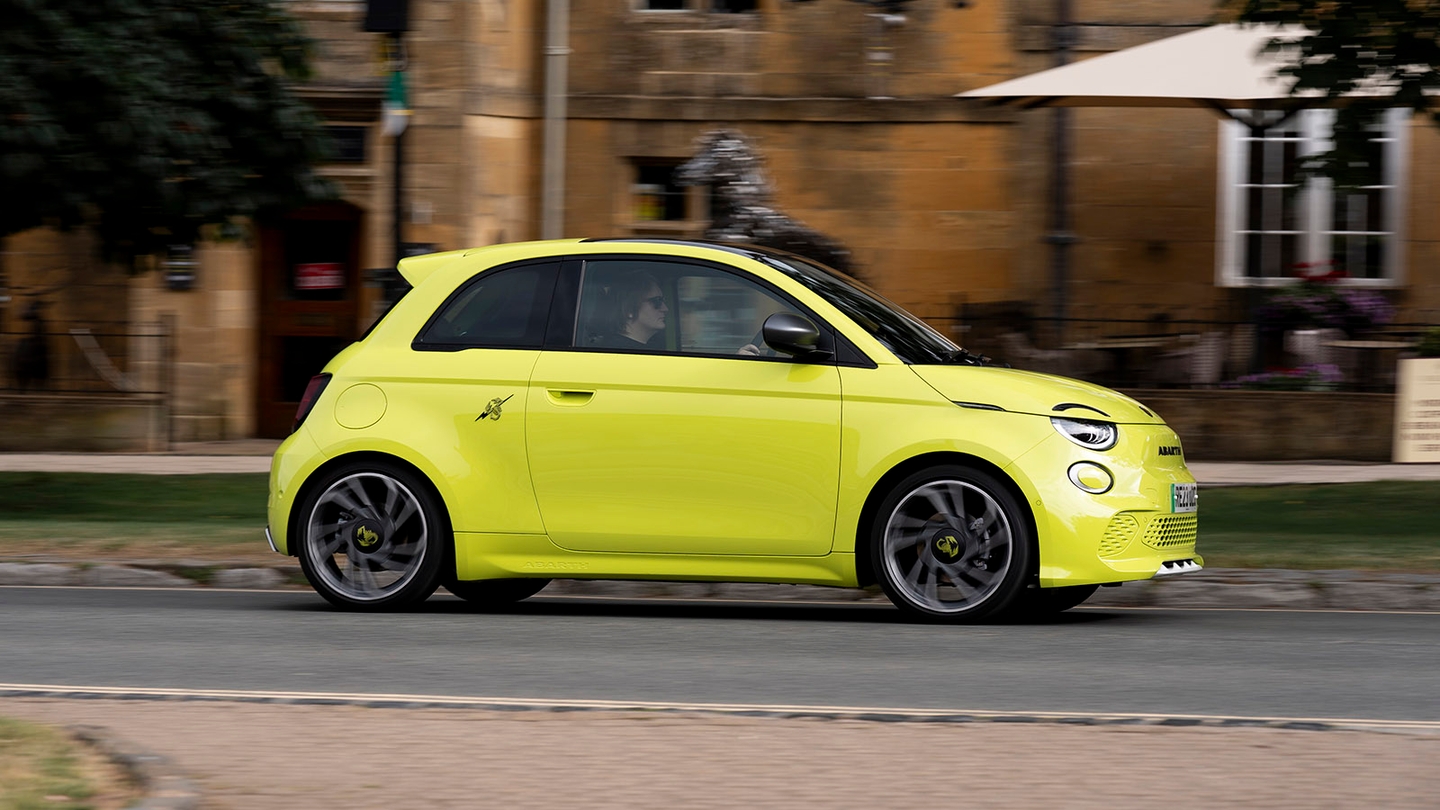 Abarth 500e review – side