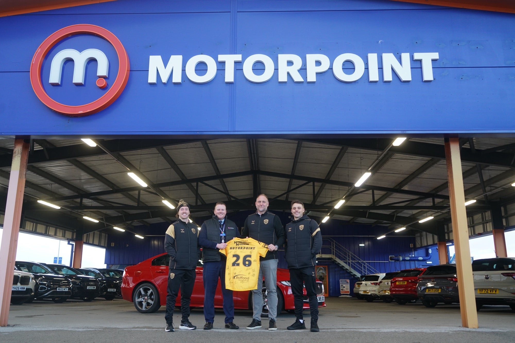 Motorpoint Castleford and Castleford Tigers announce partnership with players gifting the Castleford store a signed shirt