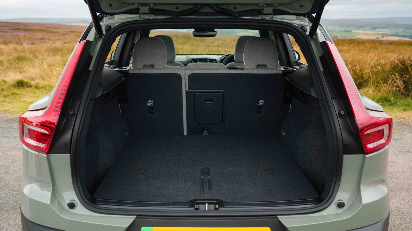 Volvo EX40 boot
