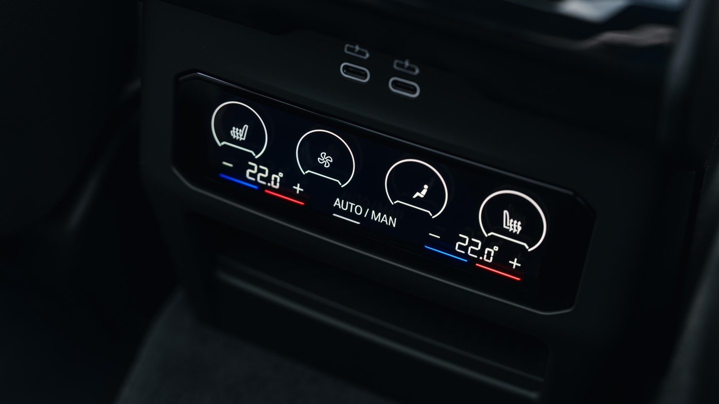 BMW M5 rear seat air con controls