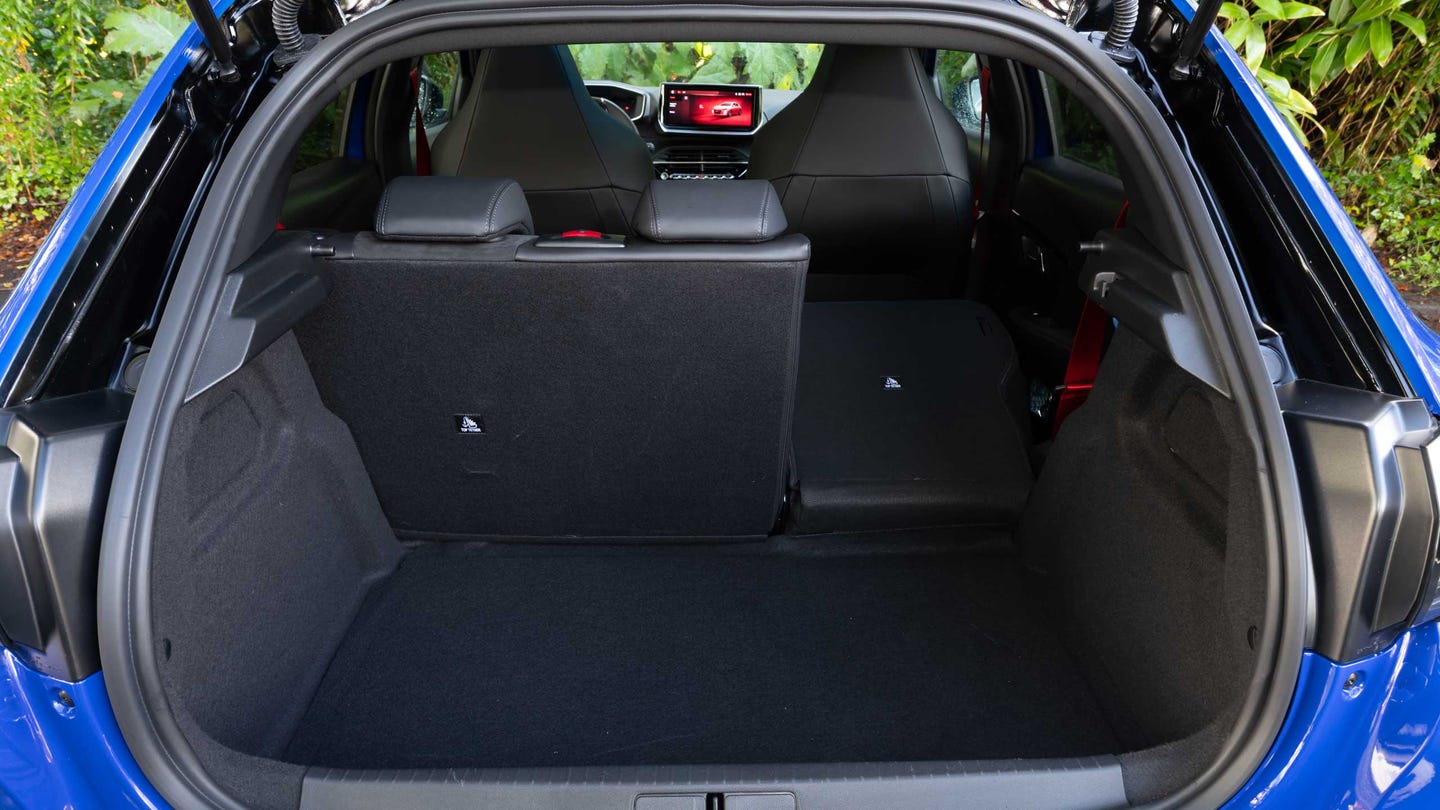 Peugeot E-208 GTi boot